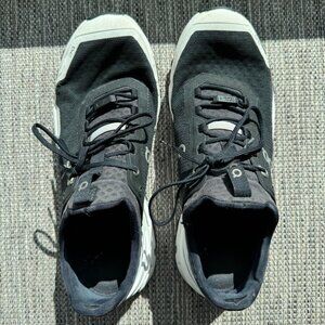 Size 9 - On Cloudultra Black White